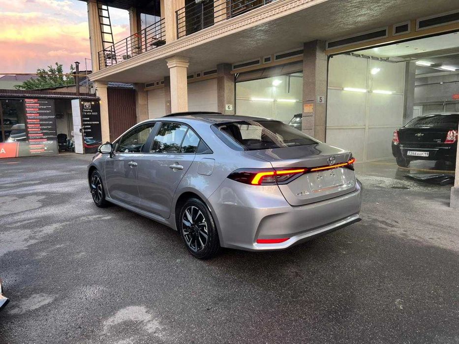 Шикарная toyota corolla гибрид 2026