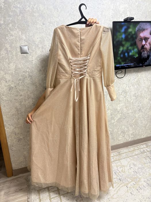 вечернее платье KRISTA UNIQUE в идеальном состоянии.