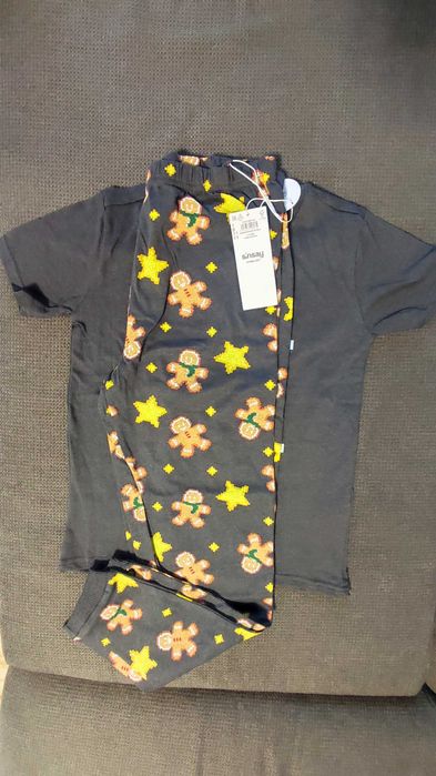 Детска пижама размер 152, нова с етикет