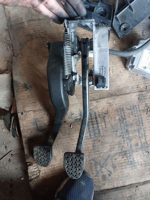 Педал спирачка съединител е90 е91 бмв  2.0д 184кс bmw e90 e91 2.0d