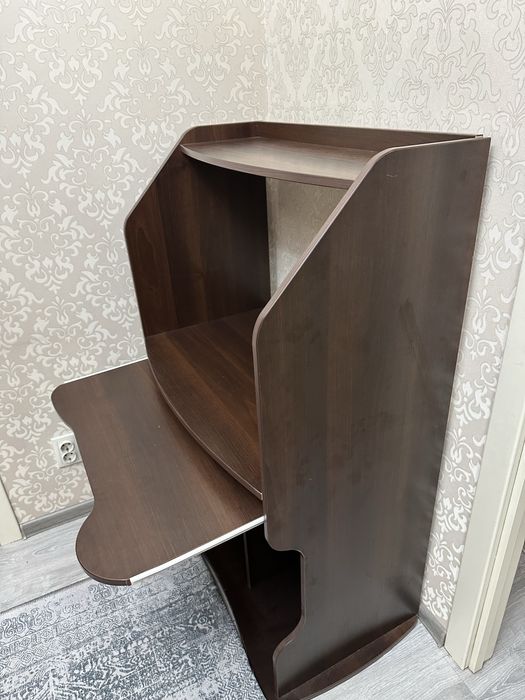 Продам компьютерный стол