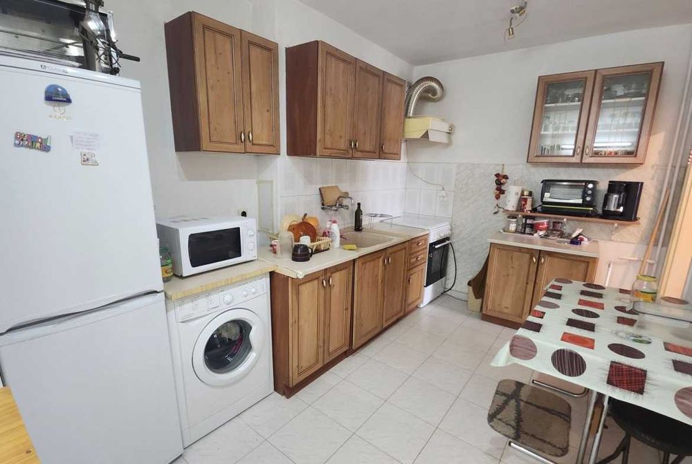 Продава двустаен апартамент в кв. Дружба 1