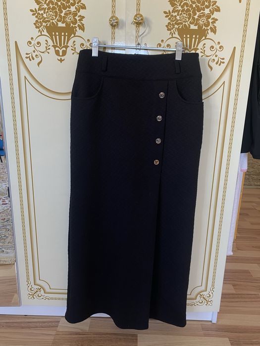 Длинная, плотная юбка, на осень.