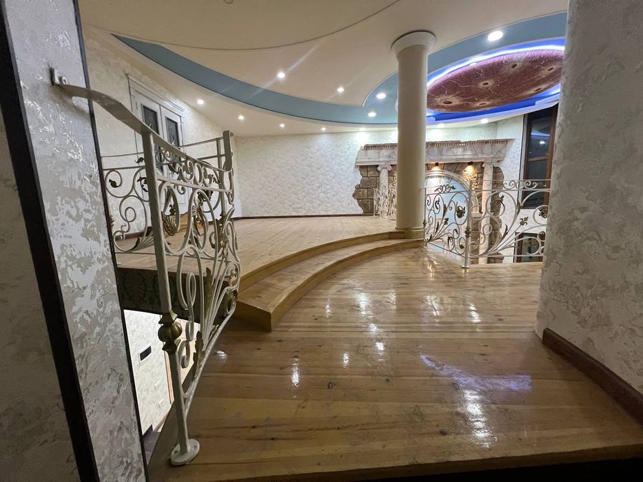 Uchtepa tumani izza mahallasida joylashgan hashamatli uyimiz sotuvda