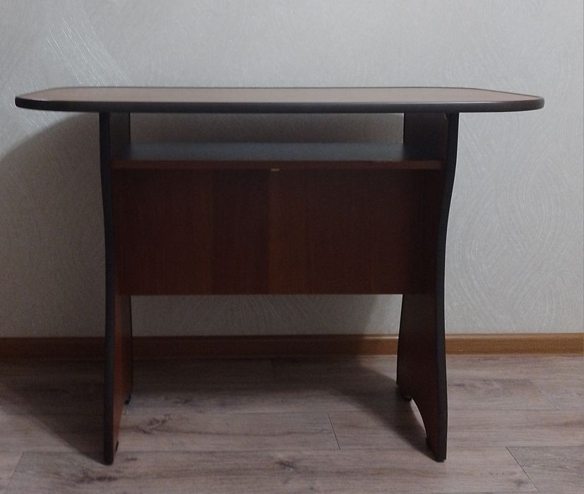 Продам стол кухонный