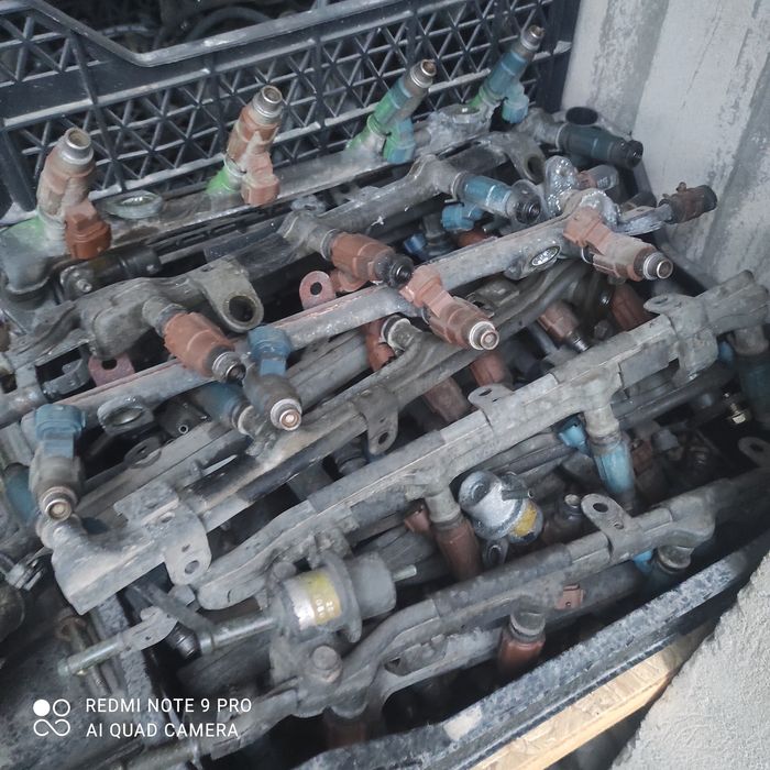 Продам форсунки с рейкой на Мазда 626 птичка