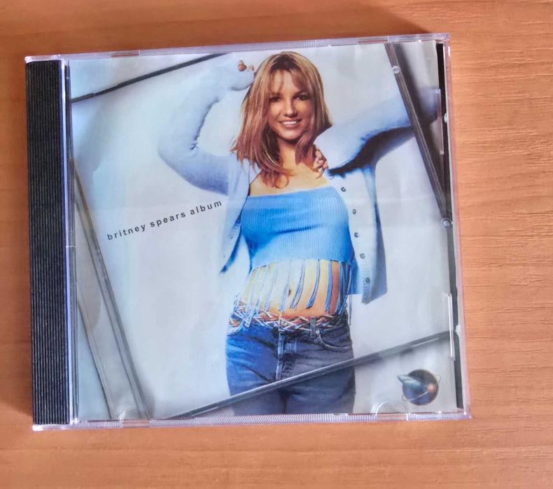 vând dvd-uri cu manele și muzică straină