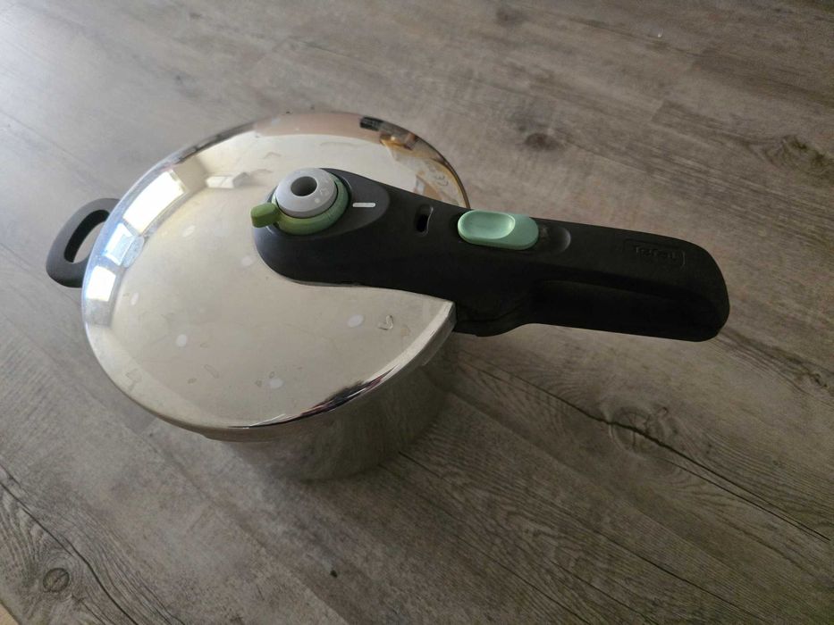 Тенджера под налягане Tefal Secure, 6L, инокс + кошница за готвене