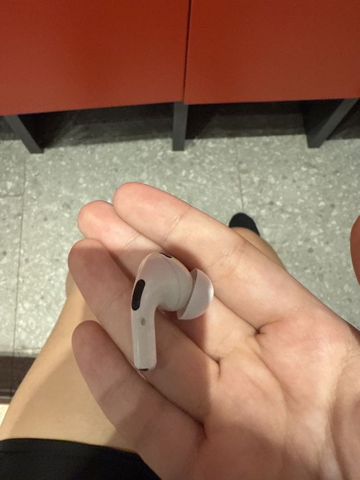 Airpods pro 2 правый наушник Lightening