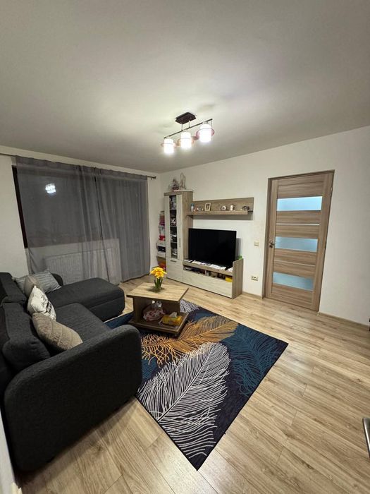Vind apartament 2 camere,semidecomandat,et.1 din 4,renovat complet