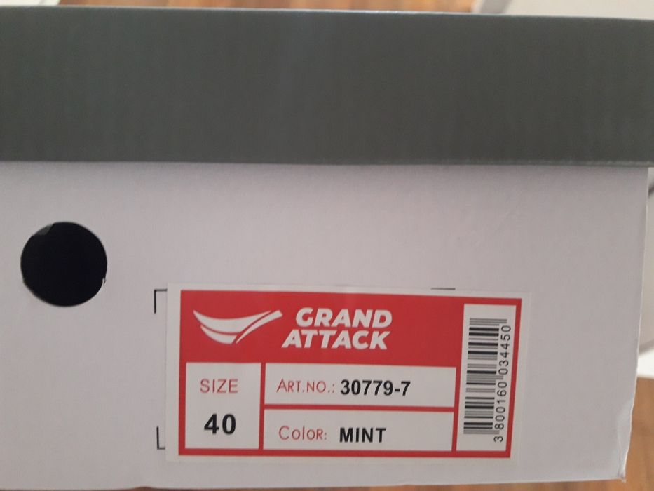 No 40 Цветни кецове