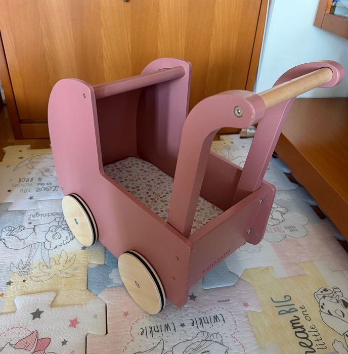 Дървена количка за кукли