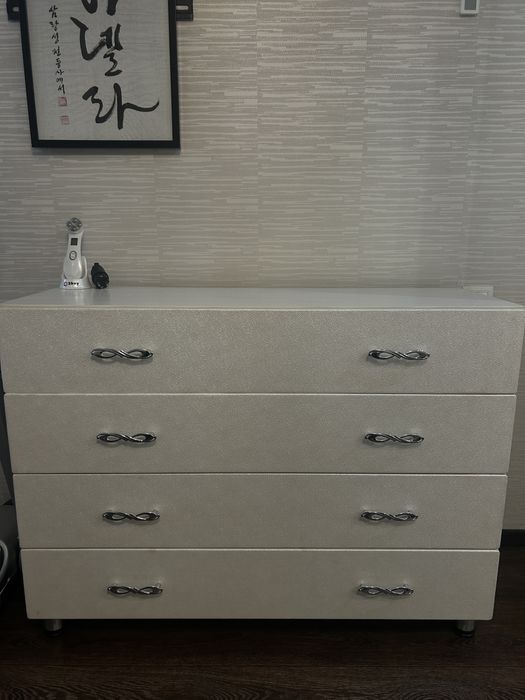 Комод с двумя тумбами