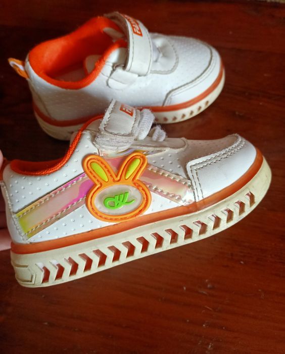 Продам кроссовочки