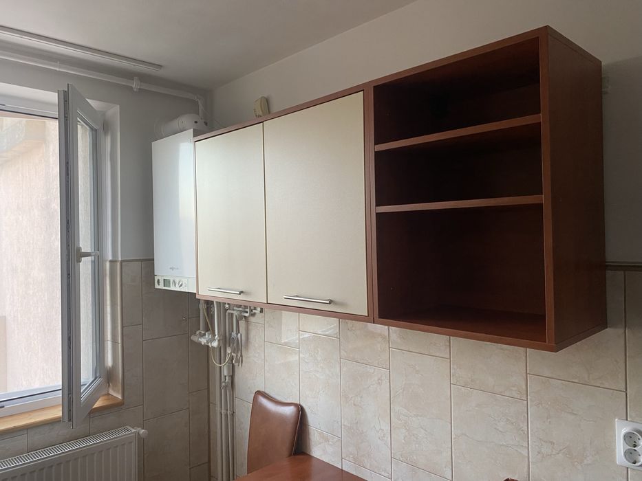 Mobila bucatarie utilata cu hota, plita pe gaz si ghiuveta