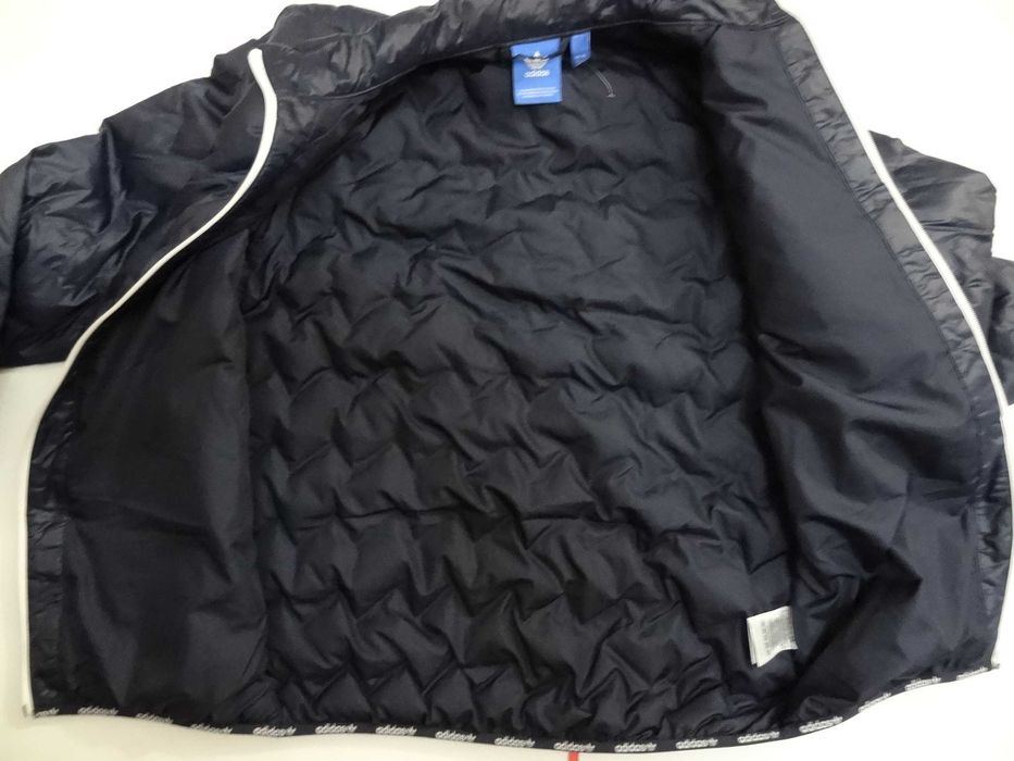 Adidas Originals,размер S,олекотено мъжко пухено яке.