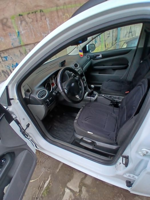 FORD Focus 2011 — imagine 4