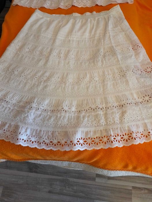 Compleu ( fusta+ top) dama brodat