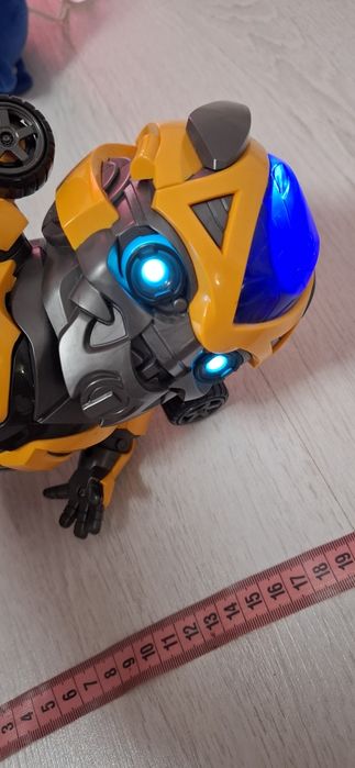 Vand robot interactiv