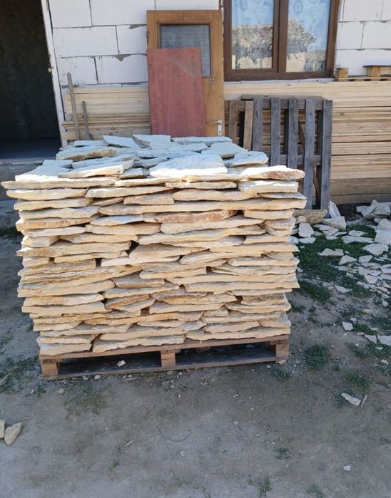 Vând piatra de placat și pavaj