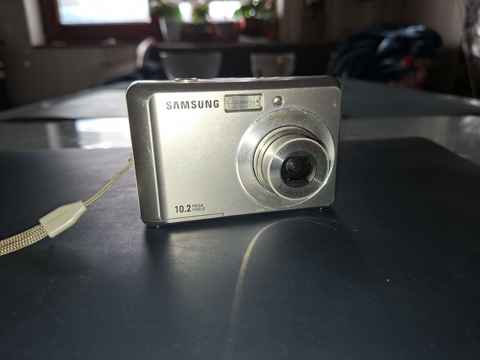 Samsung ES 15, Inteligent LCD, 10,2 MP, cu husă transport,fără card SD