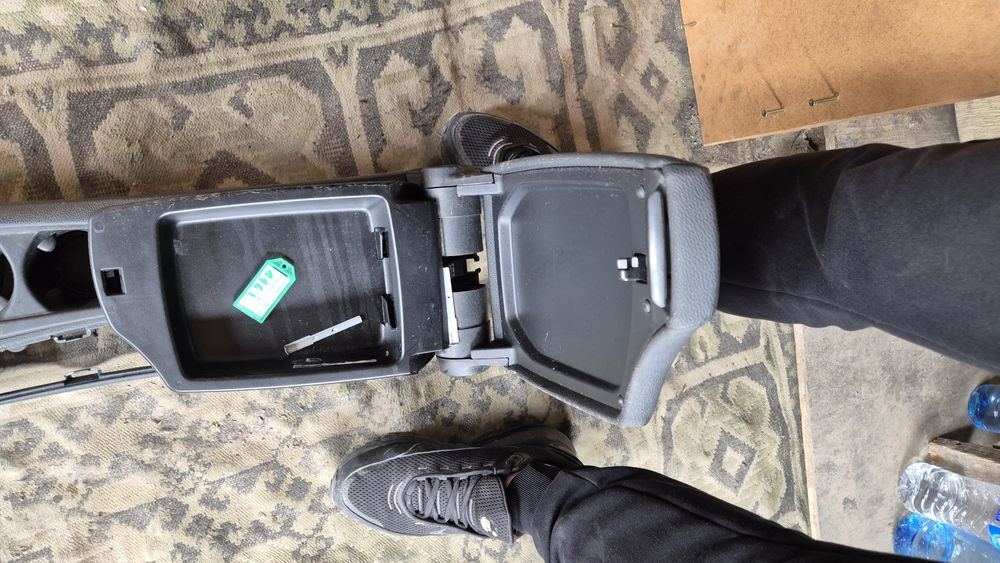 Оригинална Средна Конзола с Подлакътник за БМВ 1 серия 2003- 2013г