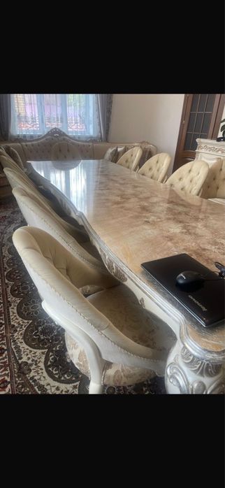 Диван стол и стулья