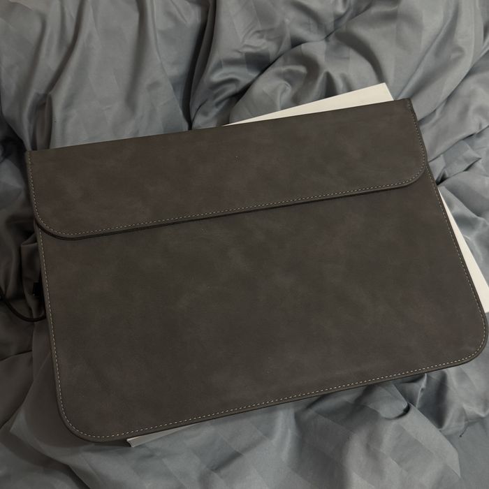 Продам macbook air 13 512гб 2025 m4