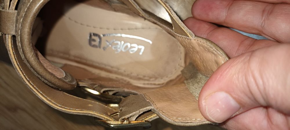 Pantofi decupati stil vintage