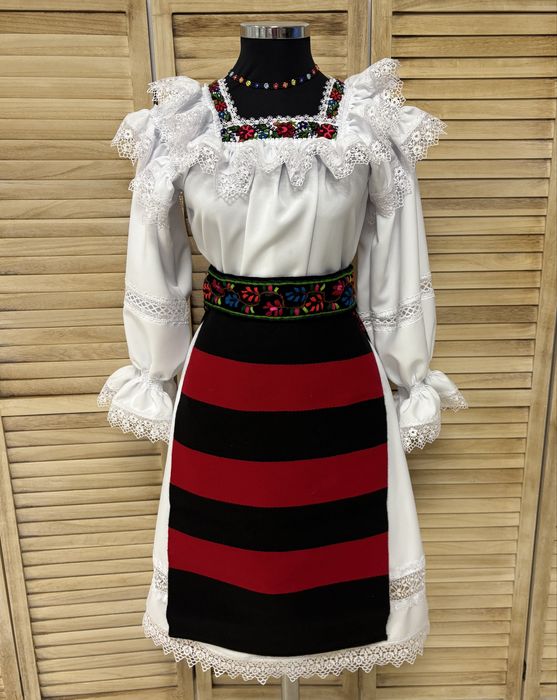 Costum traditional de Maramures pentru femei cu zadii set complet