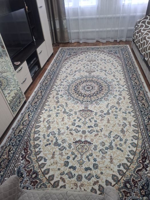 Продам красивый ковёр 2 на 4