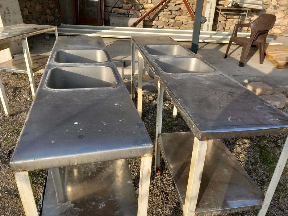 Две маси от неръждавейка