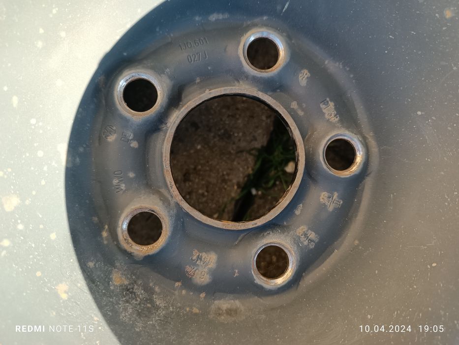 Ключ за гуми, дълбокомер, вериги, въжета за теглене