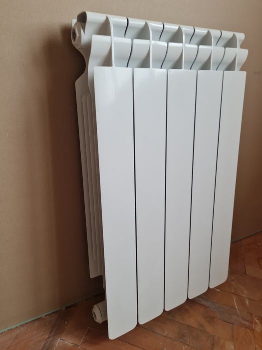 Продавам чисто нов радиатор с 5 глидера