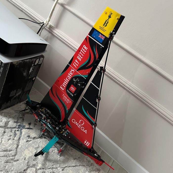 LEGO Technic - Яхта Emirates Team New Zealand AC75