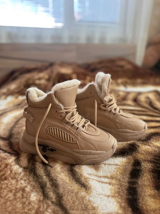 НОВИ Боти с пух,номер 36