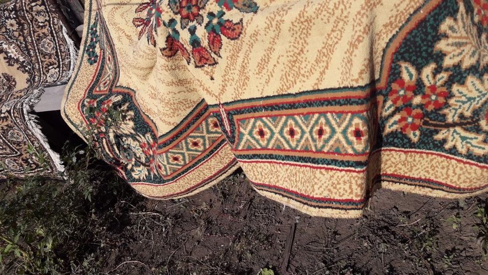 Продам ковры 2 шт