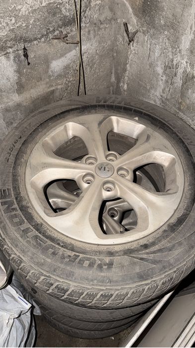 Продам Диски+резина. От Kia Sorento R17