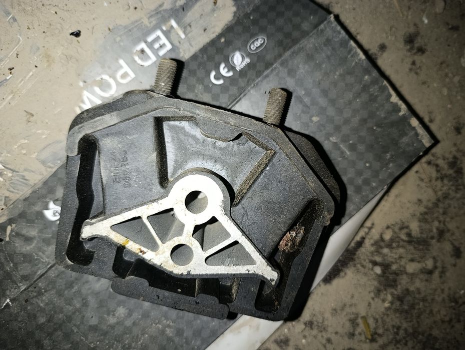 Опел вектора , гитара, подушка,гур