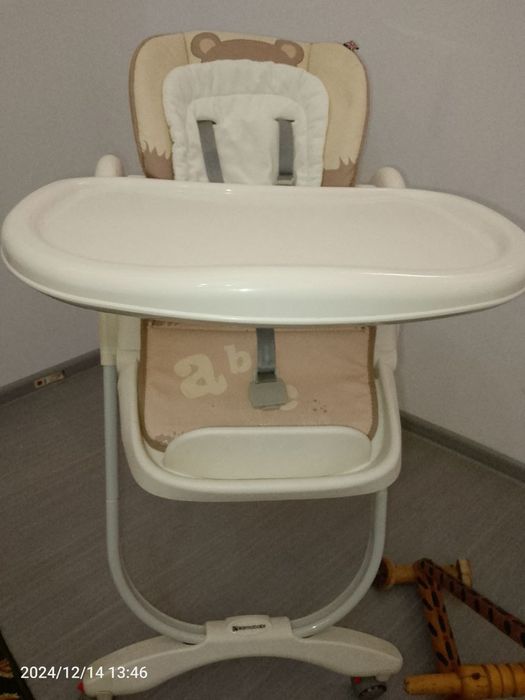 Bolalar ovqatlanadigan gʻildirakli mebel