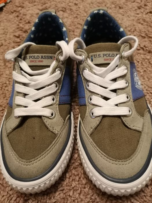 Adidași diferite modele