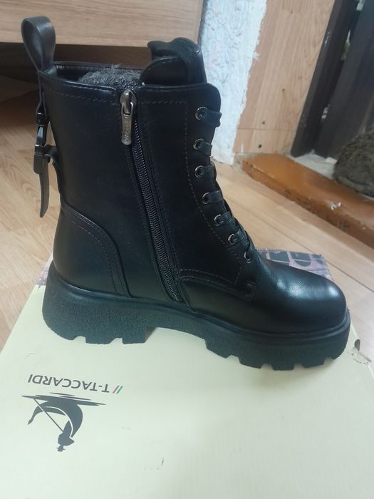 Срочна продам новые женские ботинки