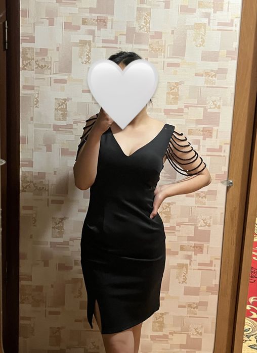 продам два платья 5к-10к тг