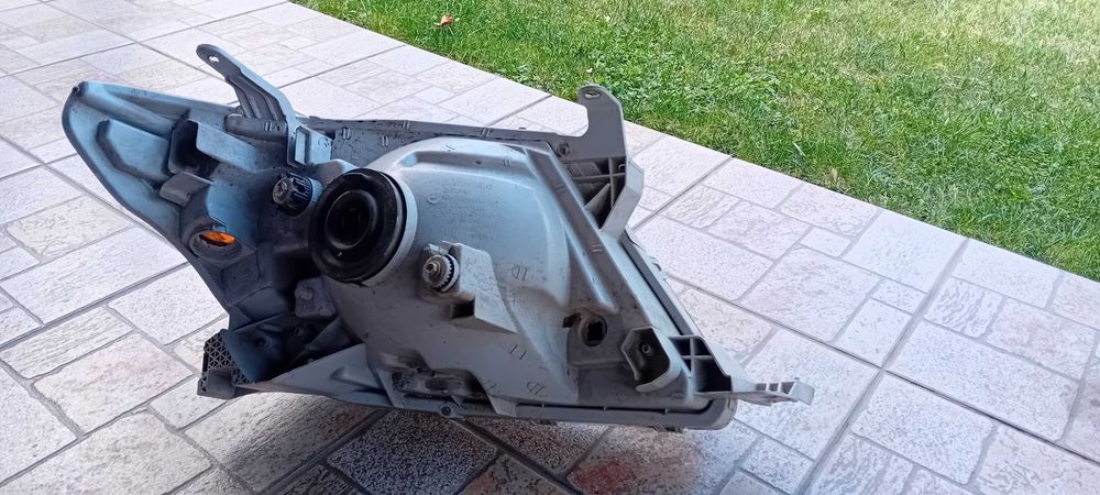 Vand faruri  Dacia Logan , Toyota Hilux