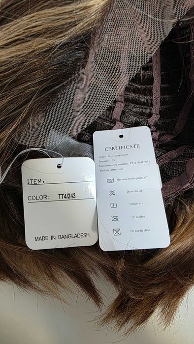 Perucă HAIRCUBE lace front bob asimetric șaten cu șuvițe caramel