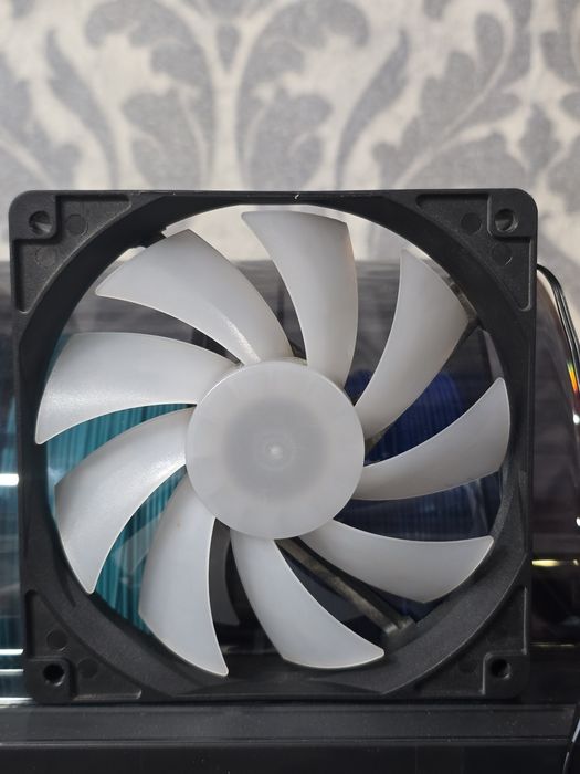 Продам кулер ргб