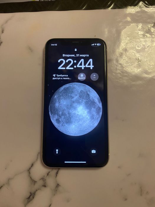 Продам айфон 11