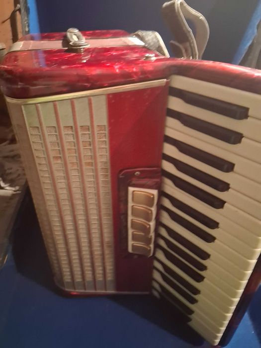 Акордеон Weltmeister 48 баса