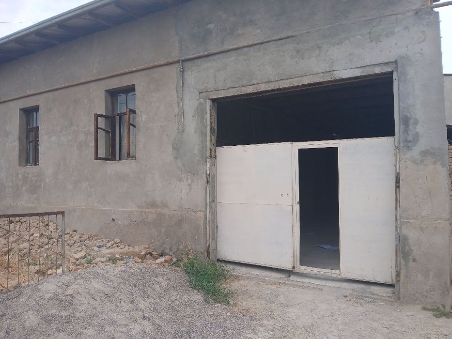 Uy sotiladi. Diydor mahallada. Zudlik bilan