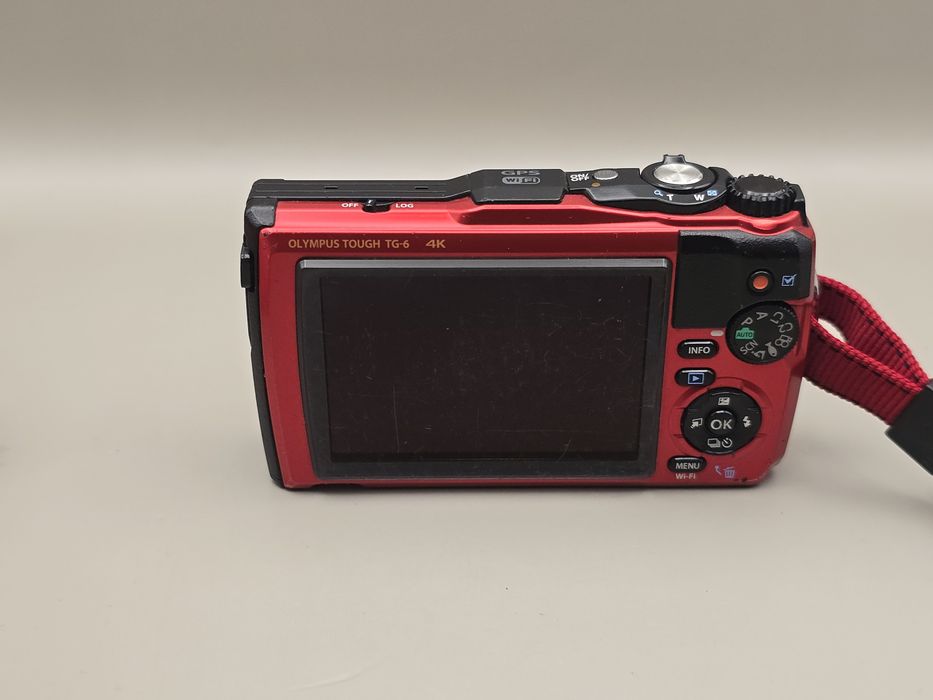 Camera subacvatica Olympus Tough TG-6 (varianta roșie / Red)